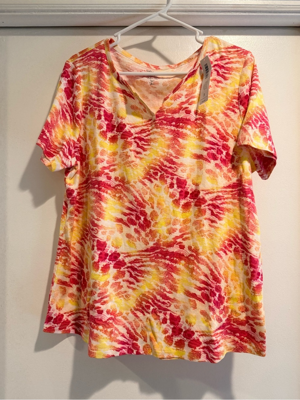 Chicos V-Neck Short Sleeve Top. NWT